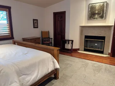 Custom Mountain Home, Great Ski and Hiking ~ Premier Host and Home! 5 Stars