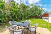 Ventur Tropical w  Hot Tub Close to Beach Hotels near Marshalls