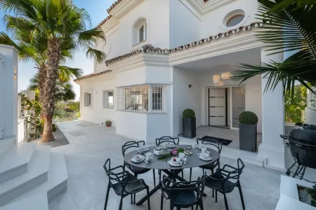 All About Villa Estrella de Oro Отели рядом с достопримечательностью «Villa Padierna Driving Range & Michael Campbell Golf Academy»