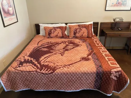 Cozy getaway with beautiful views on one of the most picturesque lakes in Texas.