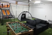 Games/10 Min to GrandPark/30 mins to INDY/Sleeps 14/
