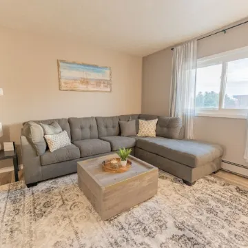 Lake Views, Cozy 2-bedroom condo newly remodeled, downtown Escanaba Отели в г. Эсканаба