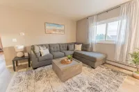 Lake Views, Cozy 2-bedroom condo newly remodeled, downtown Escanaba
