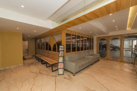 Grand Plaza Hotel Отели в г. Южная Каннада