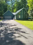 Cozy cabin a mile from Higgins Lake