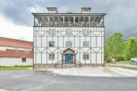 Helen Studio Living Suite 102