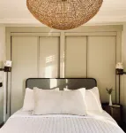 Vintage Vibes - Hot Tub - King Bed - Cottage Abode