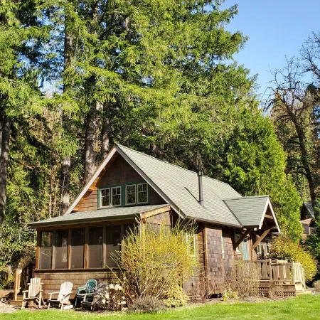Riverfront Luxury Cabin #9 at The Log Cabin Inn