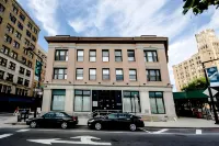 Q4 Hotel and Hostel Hotels in der Nähe von Discovery Times Square