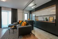 Sandra - Park-View Apt with Balcony & Parking