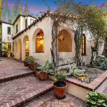 Sunset Vale Hotel Exterior