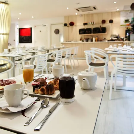 Hôtel Mercure Paris Levallois-Perret Отели рядом с достопримечательностью «Парк Планшет»