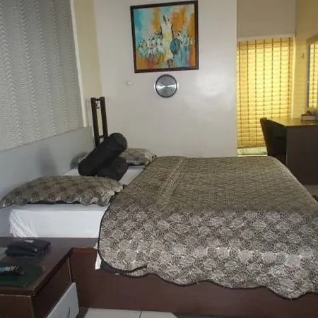 Beverly Heels Hotel Отели в г. Калабар