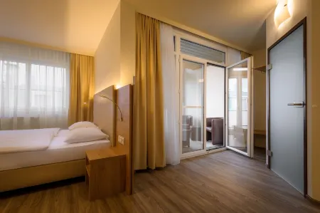 City Hotel Stockerau Отели рядом с достопримечательностью «AIT Austrian Institute of Technology GmbH»