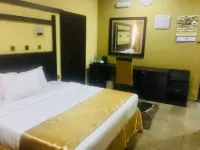 Blue Moon Beach Hotel & Resort Отели в г. 