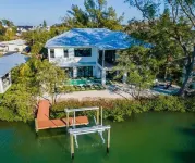 Our Great Escape 4 Bedroom Home by RedAwning - parking