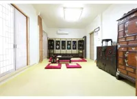 Gwiae Traditional House - parking