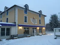 Hotel de La Gare Hotels near Plan d'Eau d'Eygliers