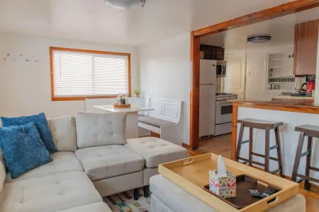 Cozy Home outside Pittsburgh