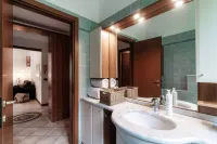 Valli Hotel a Uggiate con Ronago