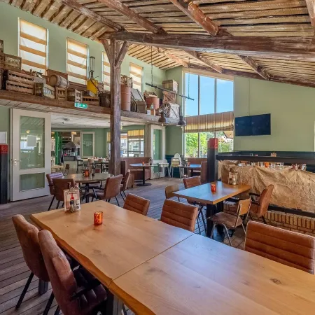 Wooden Bungalow with Dishwasher Near the Beach