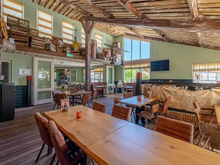 Wooden Bungalow with Dishwasher Near the Beach