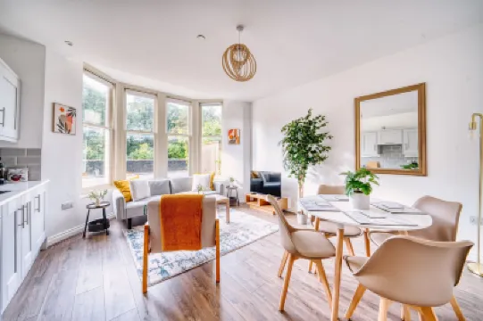 Stunning 2 Bed by the City Centre & Bute Park Hotels in 