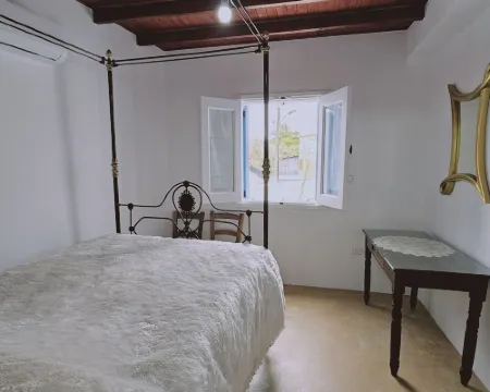 Stay Akoni House Hotels in Drouseia