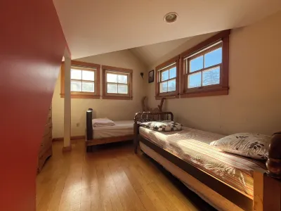 Lodging at the Hummingbird Center Отели в г. Лайм