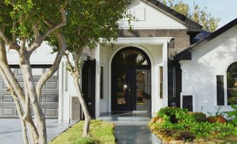 Family Luxury Home With Pool in Mcallen Near by Hospitals and Stores