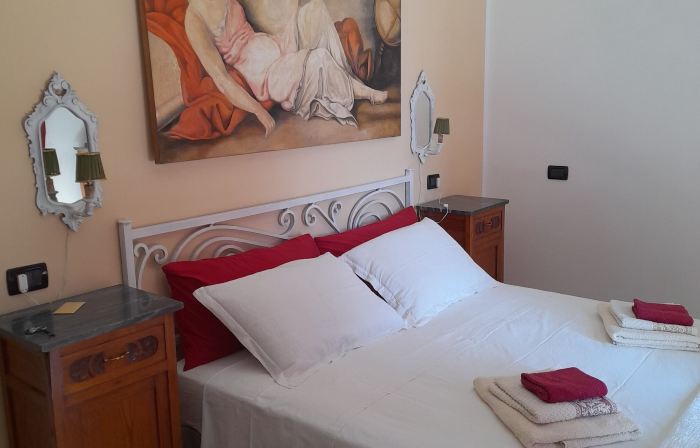 Dueterre Room & Host