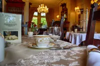 Innisfree House - breakfast