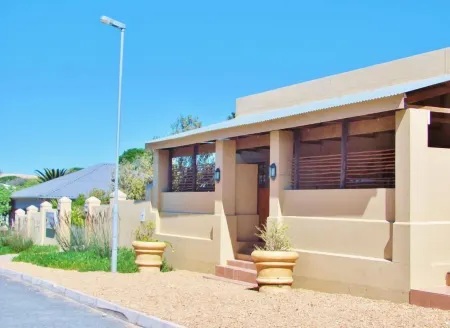 Tourist Lodge Gansbaai Отели в г. Kleinbaai