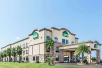 Wingate by Wyndham Lake Charles Casino Area Hotel dekat Amtrak Station - LCH