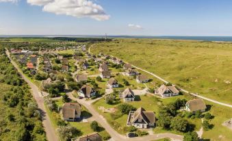 Luxurious, 2 Bathroom Holiday Home, 1,5 km from the Beach