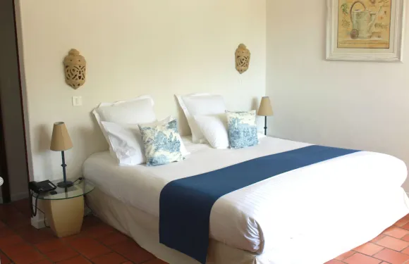 瑪德庫爾布爾斯酒店