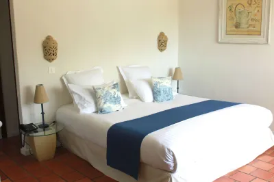 Hotel Mas de Cure Bourse Hotels near CAMPREDON art & image