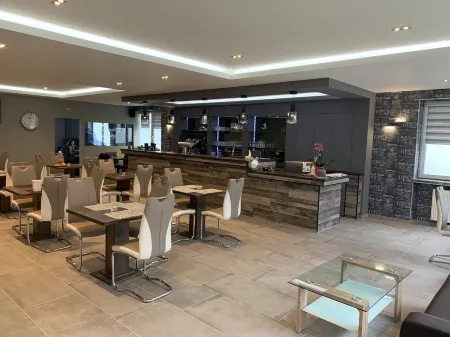 City Vibes Hotel Отели в г. Зиндельфинген