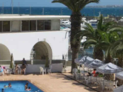 エル マルサ スタウエリのホテル