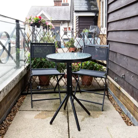 1-Bedroom Apartment with Balcony, Hoddesdon