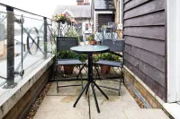 1-Bedroom Apartment with Balcony, Hoddesdon