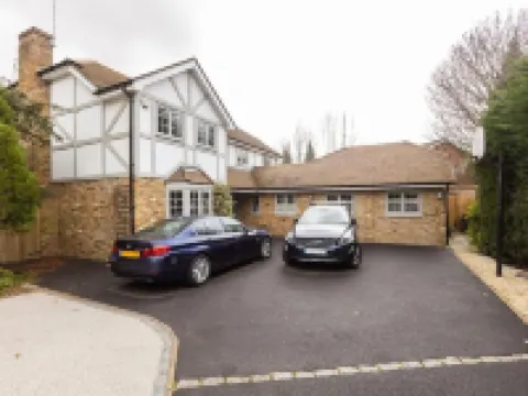 Peaceful Studio Flat with Patio and Dogs Allowed Hotels in Cobham