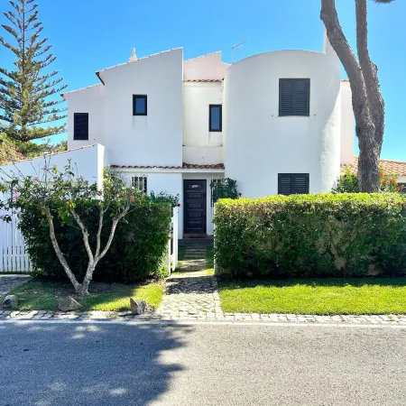 Vilamoura Traditional Villa with Pool by Homing
