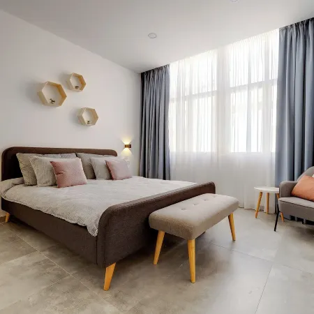 Perfect Location, Modern 2Br Apartment