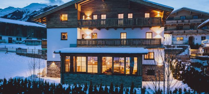 Serviced Luxury Chalet Evi, Ski-in Ski-Out Hotels in Kaprun