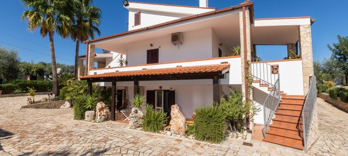 Residence Villantica Hotele w: Vieste