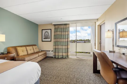 Forest Park Hotel by MDR Отели рядом с достопримечательностью «Юго-Запад Сити Дог Парк»