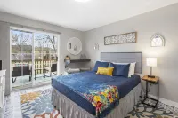 Happy Place Hideaway - Walk to Taneycomo!