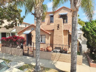 La Brisa 1 Block from the Beach!