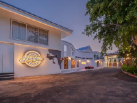 Roadies Rostel - Best Adventure Resort in Ahmedabad. Hotels in Kheda
